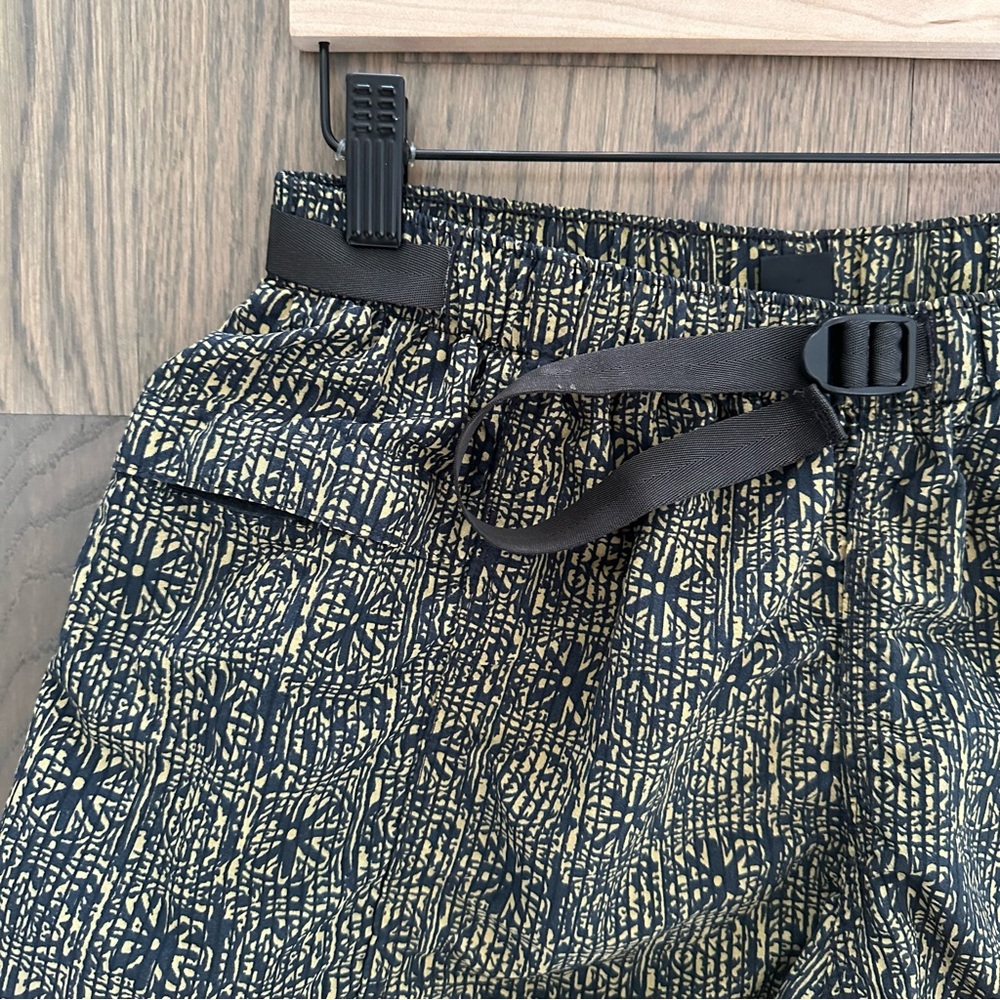 Vintage 1990s Patagonia River Shorts in Navy and Gold Abstract Print Size Large - Picture 3 of 8